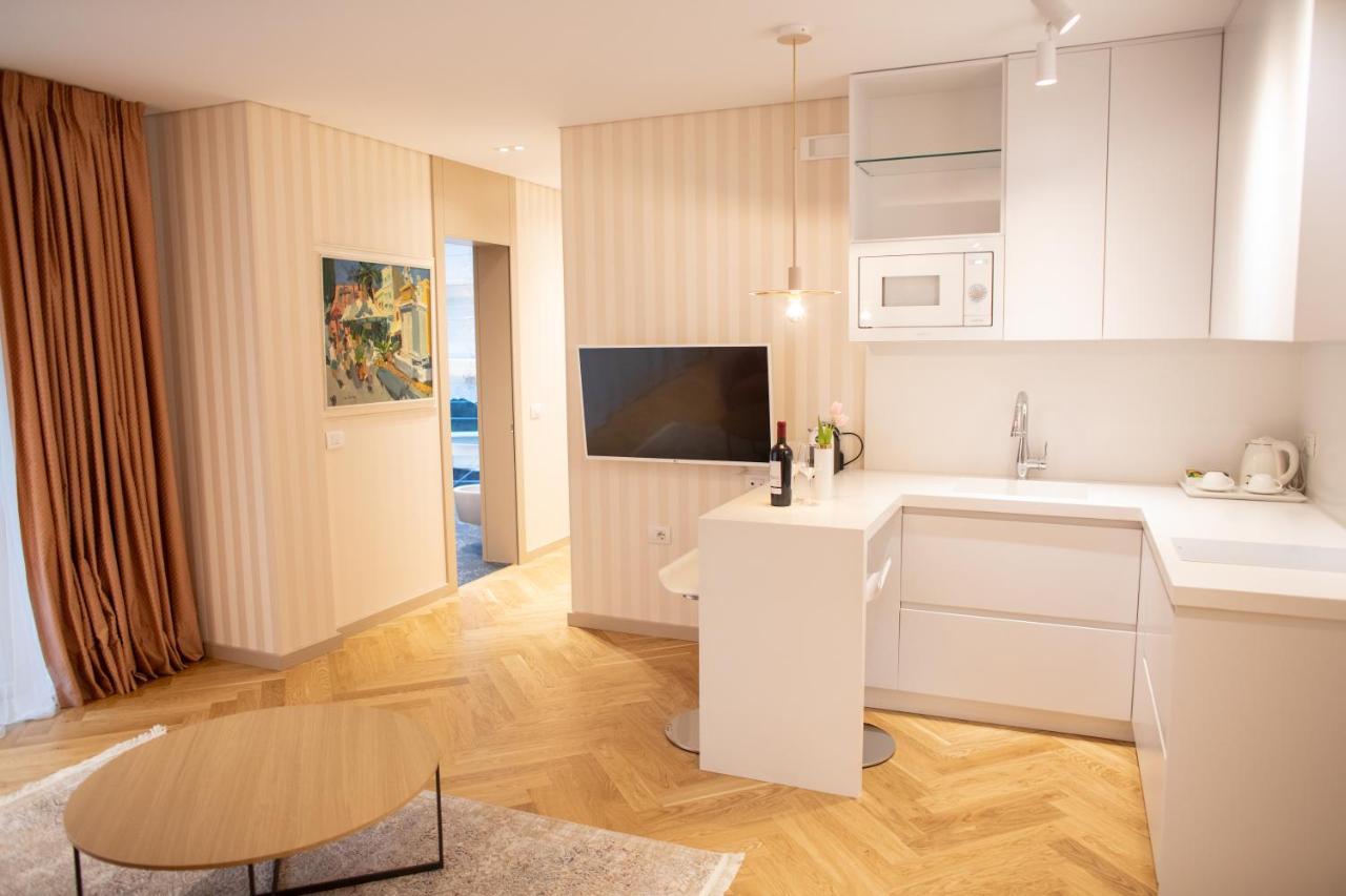 Seven Luxury Suites Tirana Exteriör bild