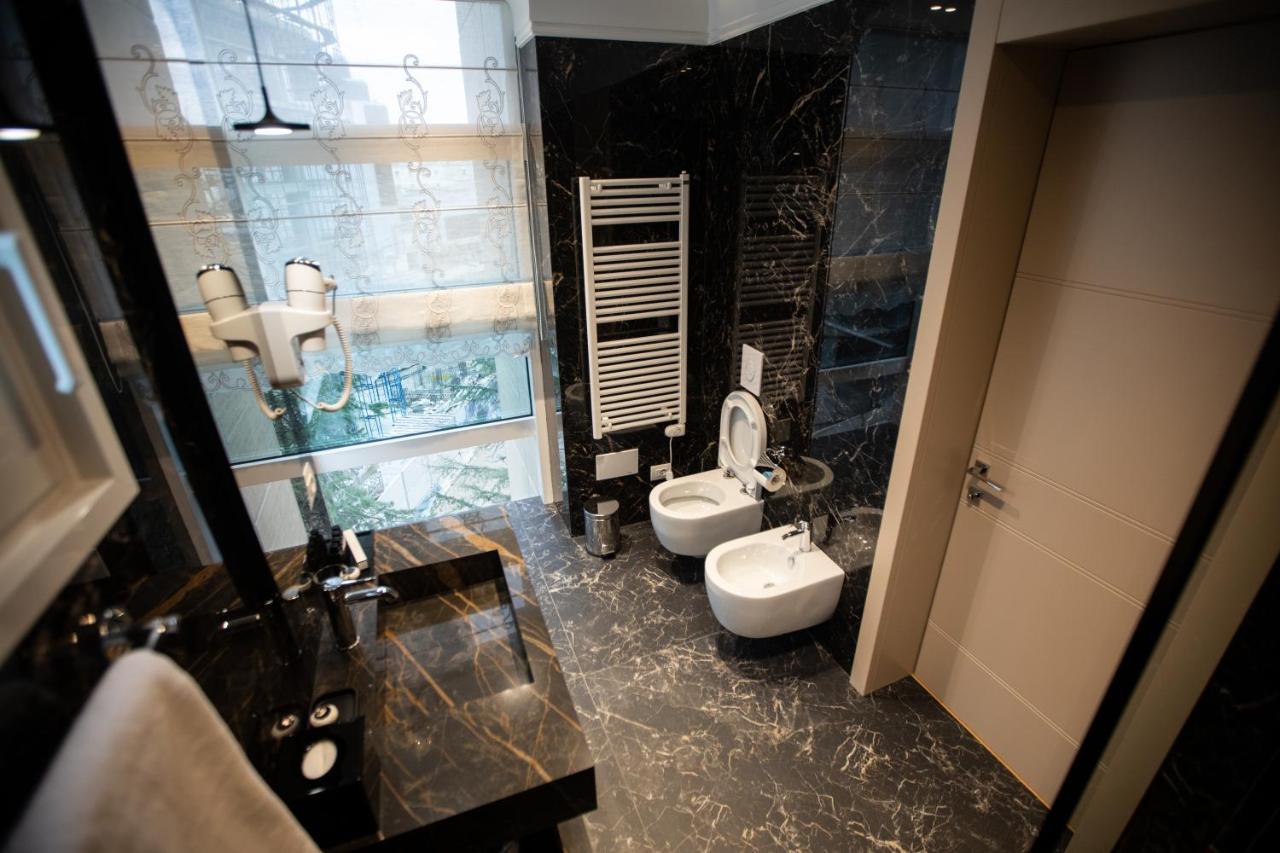 Seven Luxury Suites Tirana Exteriör bild