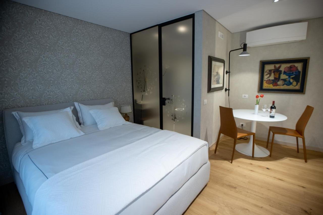 Seven Luxury Suites Tirana Exteriör bild