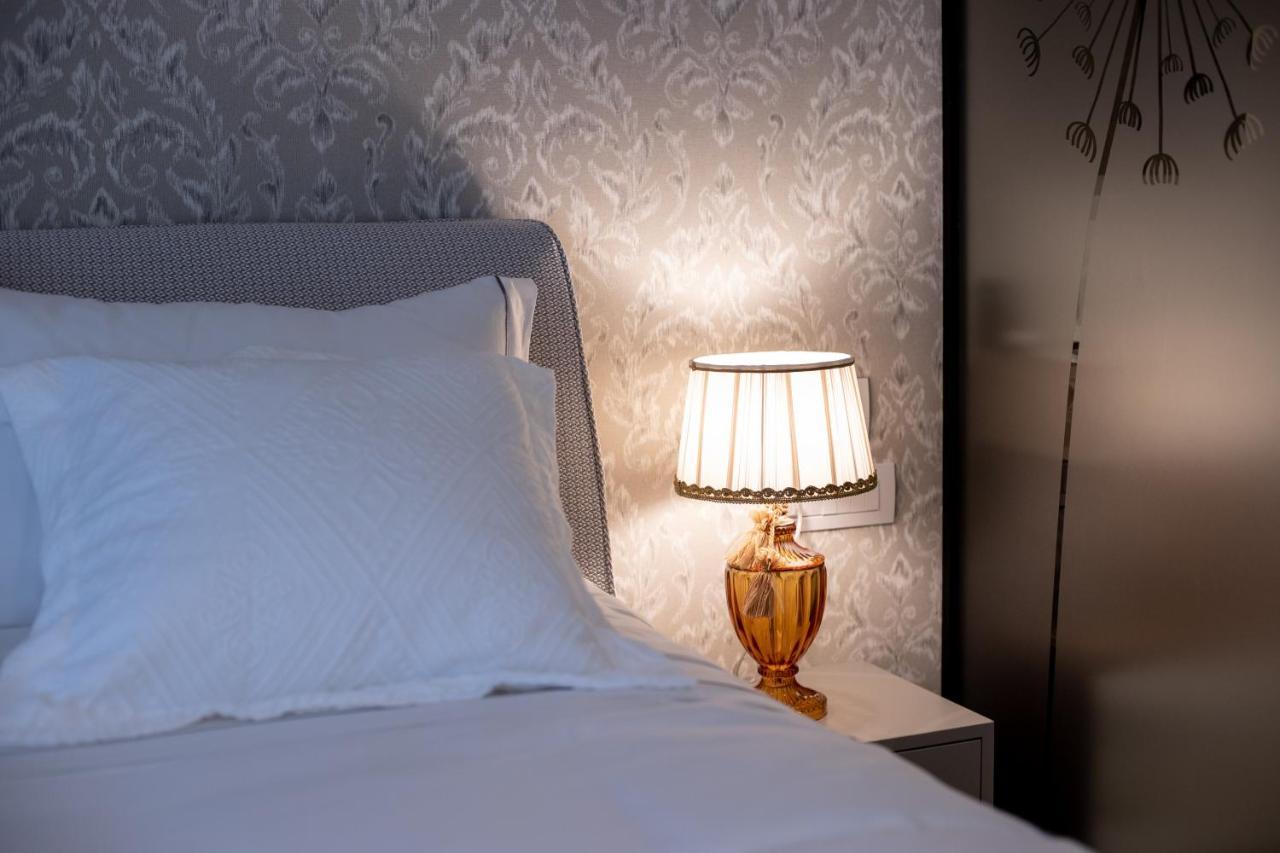 Seven Luxury Suites Tirana Exteriör bild