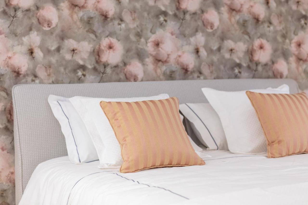Seven Luxury Suites Tirana Exteriör bild