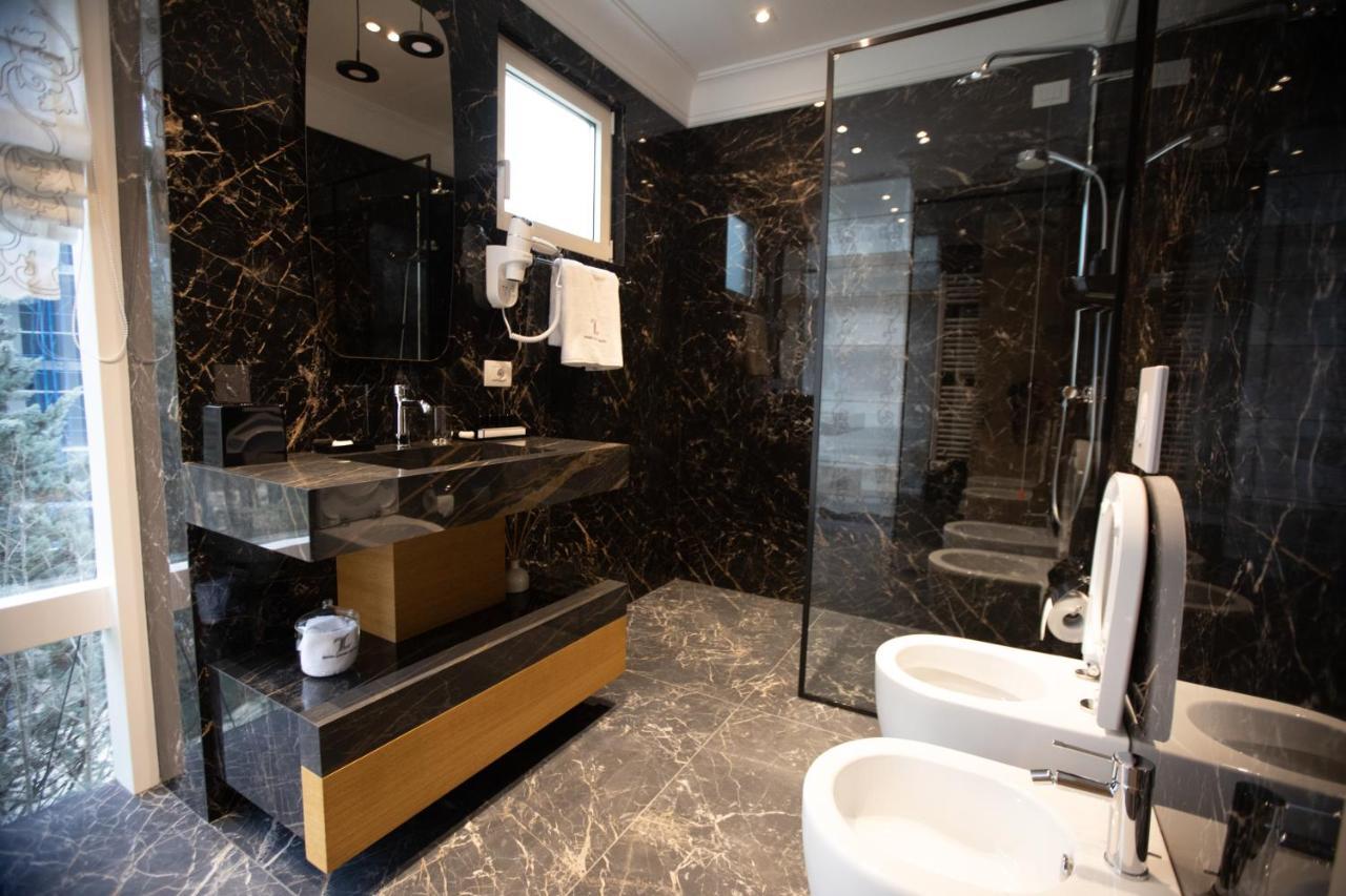 Seven Luxury Suites Tirana Exteriör bild