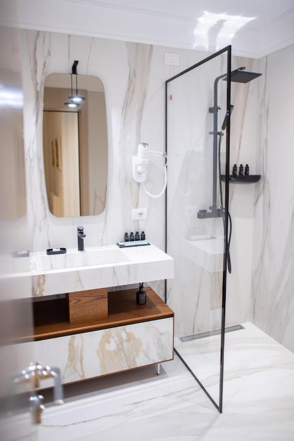 Seven Luxury Suites Tirana Exteriör bild